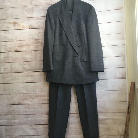 VINTAGE HART, SHAFFNER & MARX 100% WOOL DOUBLE BREASTED SUIT IN GRAY - Picture 1 of 13